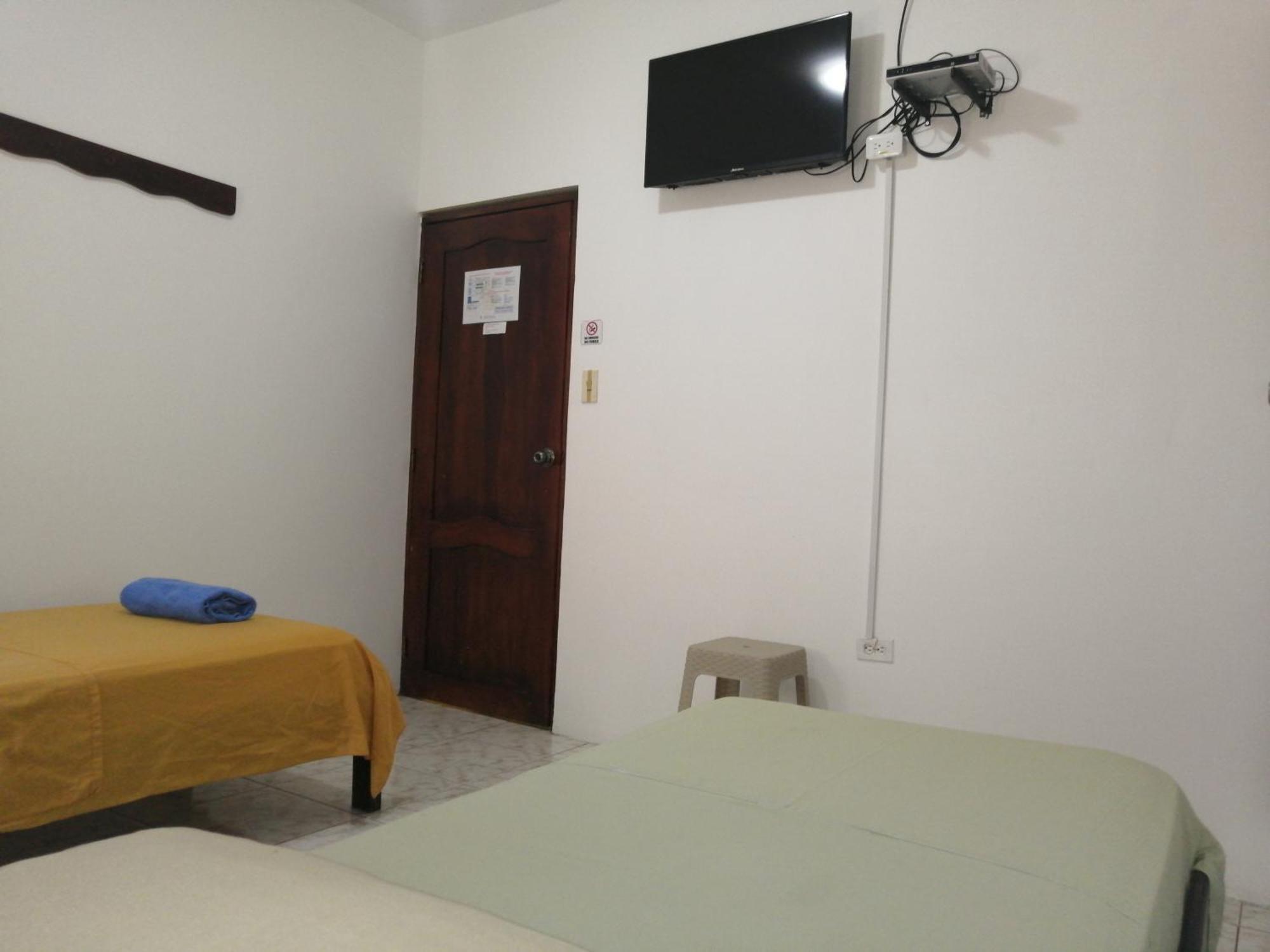 Hostal La Casa De Luis プエルト・バケリソ・モレノ エクステリア 写真