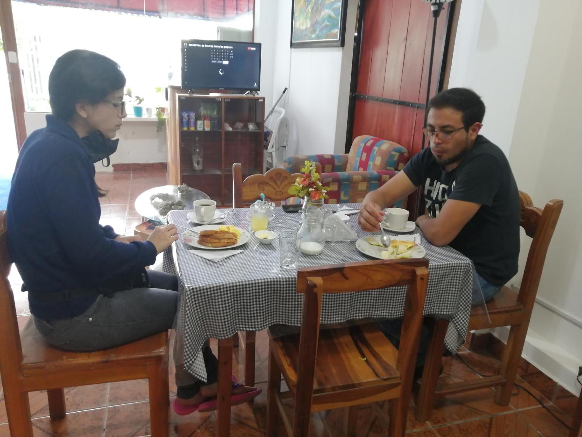 Hostal La Casa De Luis プエルト・バケリソ・モレノ エクステリア 写真