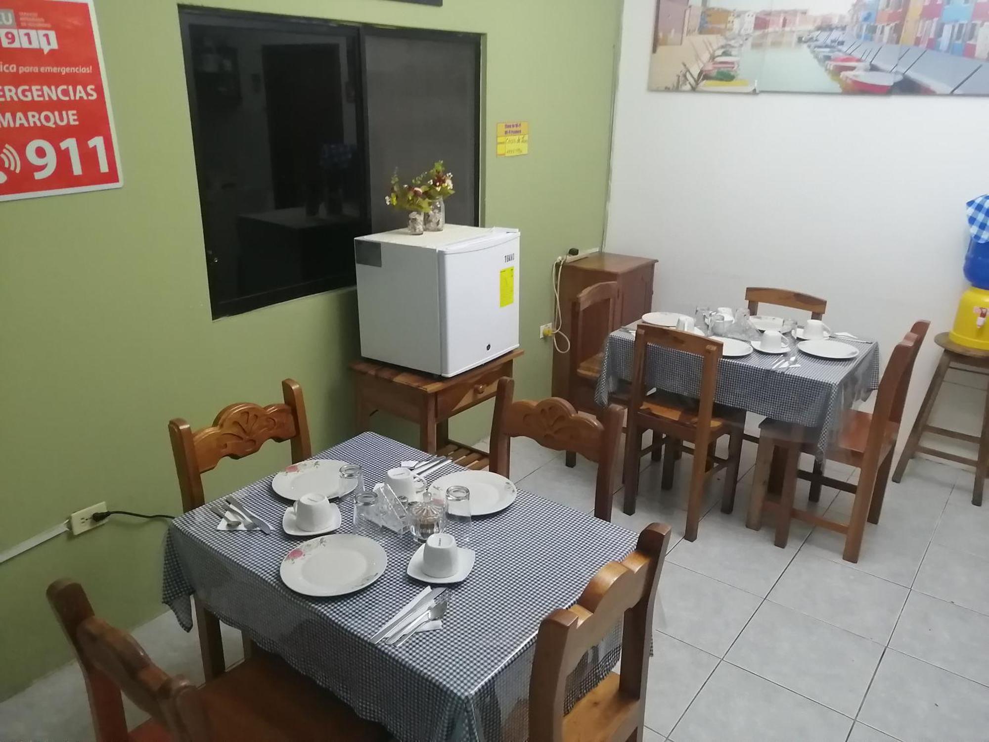 Hostal La Casa De Luis プエルト・バケリソ・モレノ エクステリア 写真