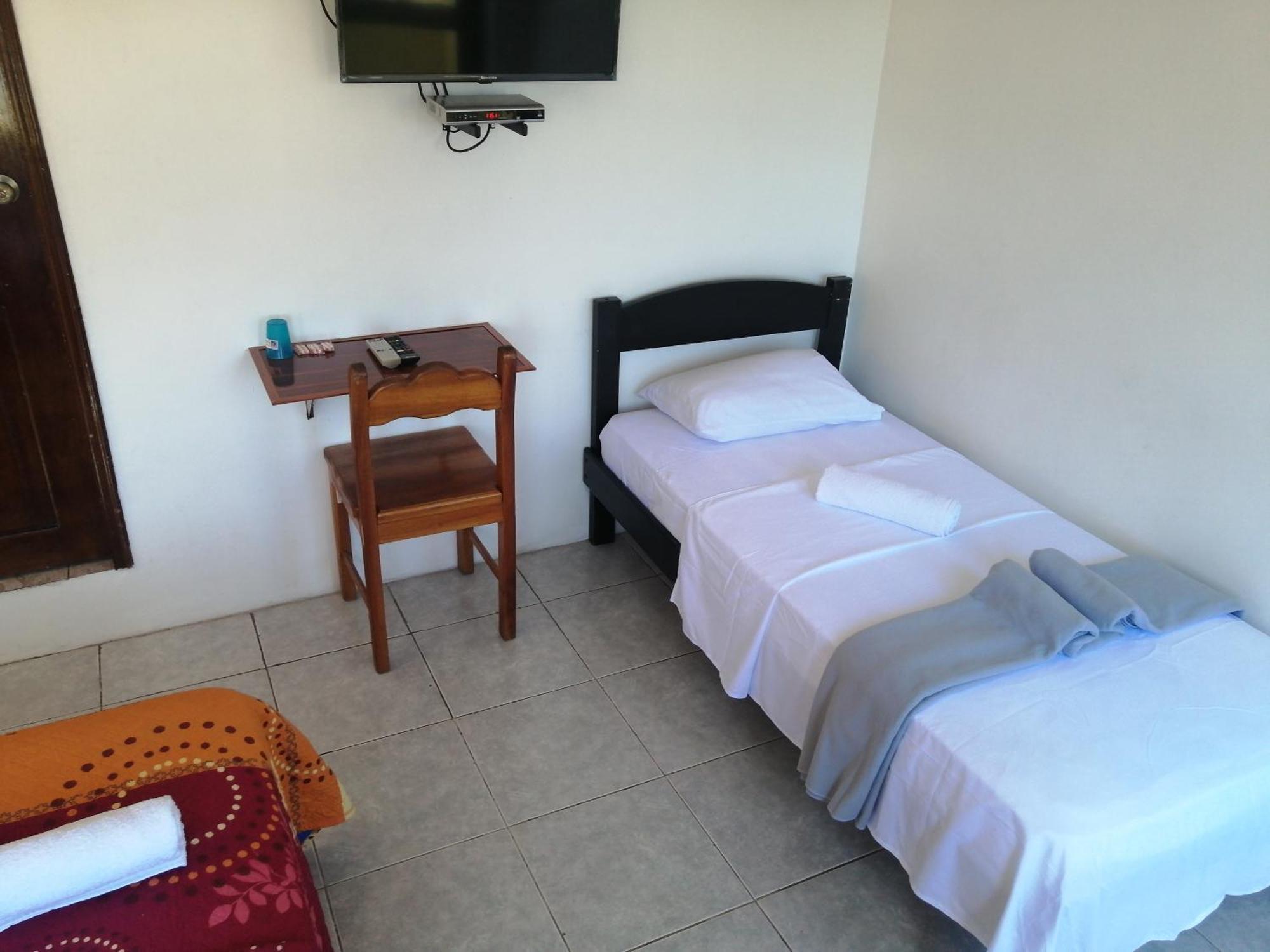 Hostal La Casa De Luis プエルト・バケリソ・モレノ エクステリア 写真