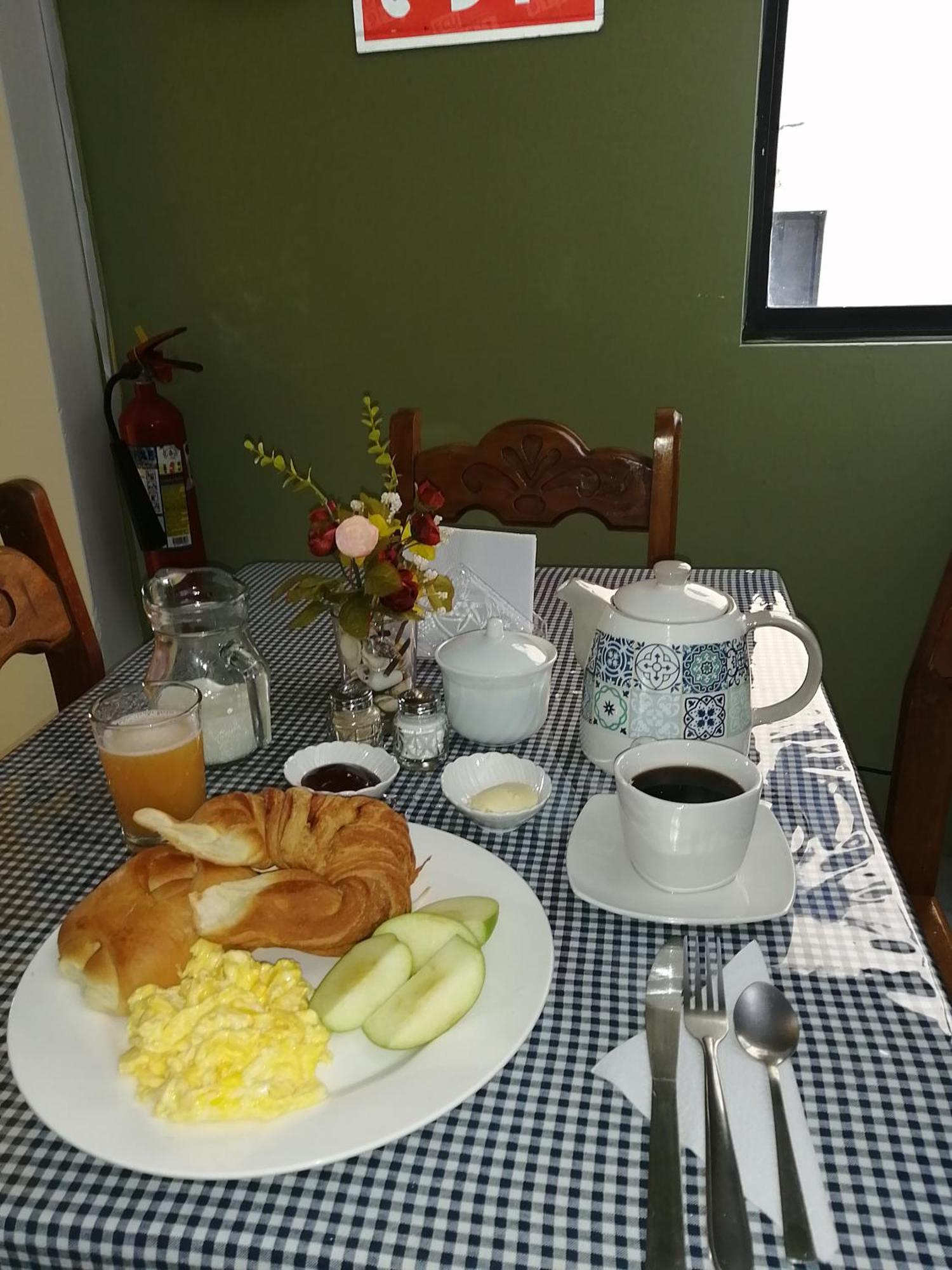 Hostal La Casa De Luis プエルト・バケリソ・モレノ エクステリア 写真