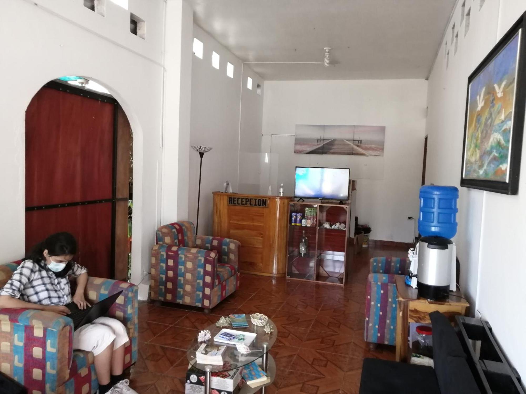 Hostal La Casa De Luis プエルト・バケリソ・モレノ エクステリア 写真